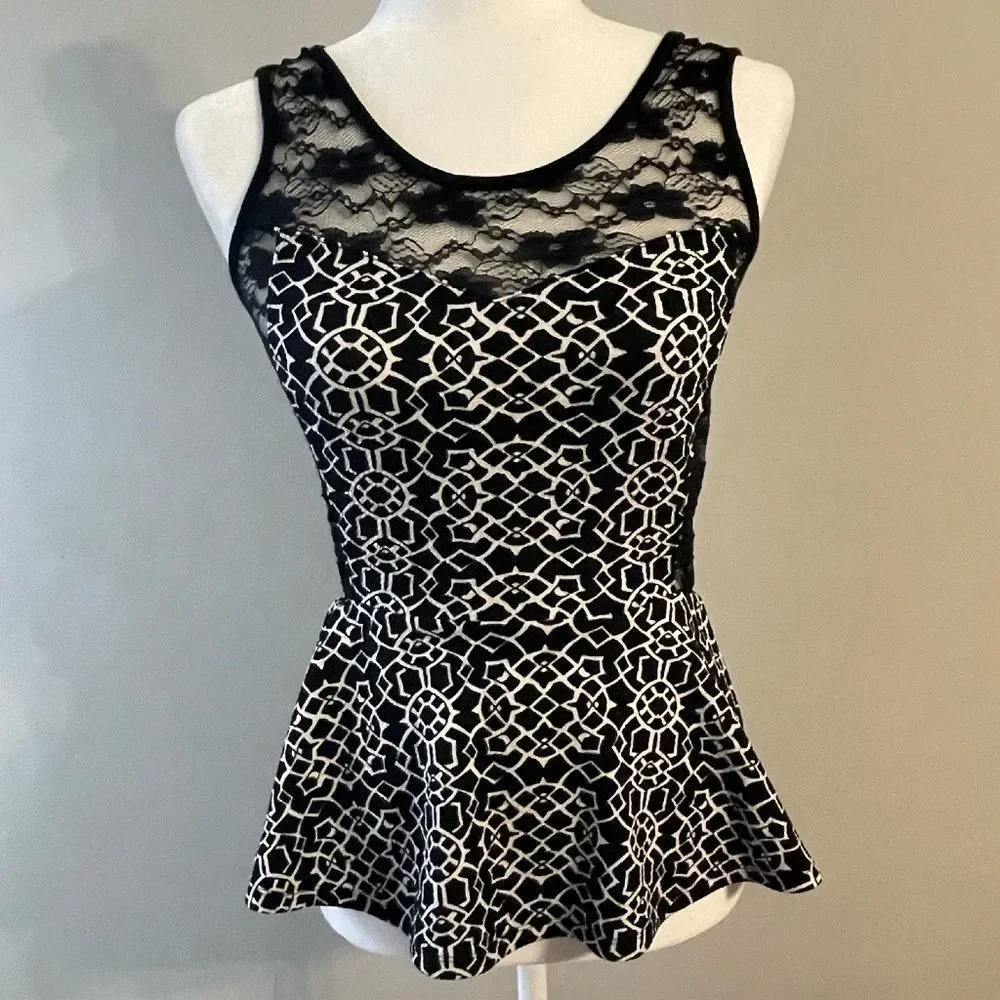 Deb - White & Black Lace Dressy Tank Top 🖤 - Picture 2 of 7